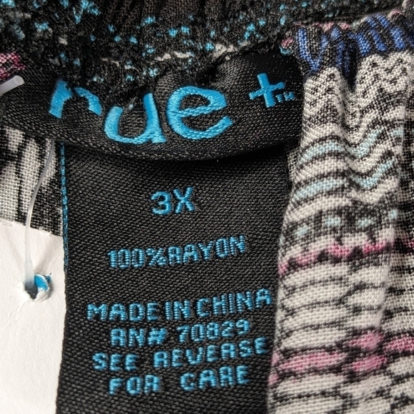 Rue 21 women's geometric print off shoulder plus size 3x dress NWT b07a - Picture 3 of 9